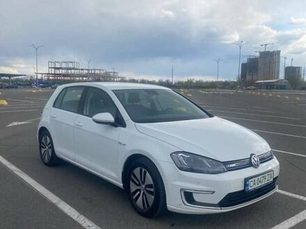 Фольксваген e-Golf 2014 у Києві на Automoto.ua Білий Фольксваген e-Golf, об'ємом двигуна 0 л та пробігом 143 тис. км за 8800 $, фото 1 на Automoto.ua