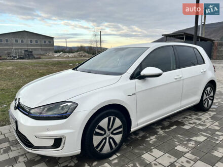 Белый Фольксваген e-Golf, объемом двигателя 0 л и пробегом 125 тыс. км за 10990 $, фото 1 на Automoto.ua