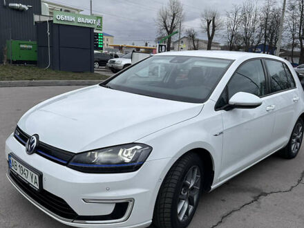 Белый Фольксваген e-Golf, объемом двигателя 0 л и пробегом 128 тыс. км за 11900 $, фото 1 на Automoto.ua