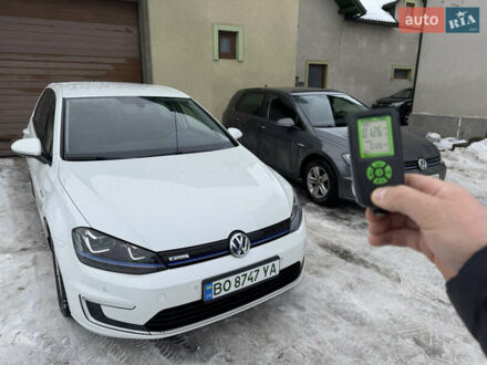Белый Фольксваген e-Golf, объемом двигателя 0 л и пробегом 115 тыс. км за 9400 $, фото 1 на Automoto.ua
