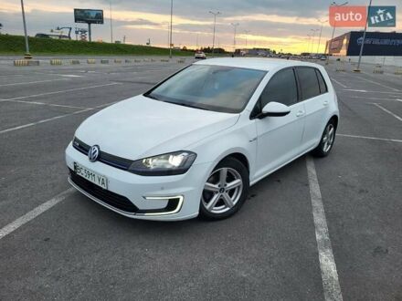 Фольксваген e-Golf 2014 у Львові на Automoto.ua Білий Фольксваген e-Golf, об'ємом двигуна 0 л та пробігом 122 тис. км за 8400 $, фото 1 на Automoto.ua