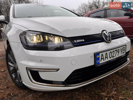 Фольксваген e-Golf 2014 у Києві на Automoto.ua Білий Фольксваген e-Golf, об'ємом двигуна 0 л та пробігом 163 тис. км за 9000 $, фото 1 на Automoto.ua