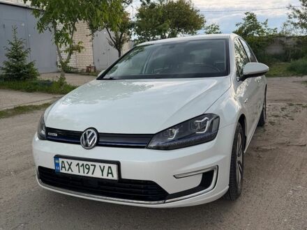 Белый Фольксваген e-Golf, объемом двигателя 0 л и пробегом 138 тыс. км за 8900 $, фото 1 на Automoto.ua