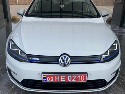 Фольксваген e-Golf 2014 в Кривом Роге на Automoto.ua Белый Фольксваген e-Golf, объемом двигателя 0 л и пробегом 165 тыс. км за 8800 $, фото 1 на Automoto.ua