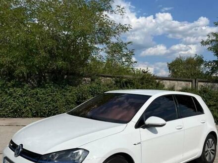 Фольксваген e-Golf 2014 в Кропивницком (Кировограде) на Automoto.ua Белый Фольксваген e-Golf, объемом двигателя 0 л и пробегом 135 тыс. км за 9400 $, фото 1 на Automoto.ua