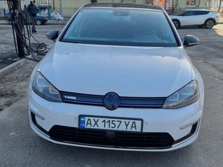 Белый Фольксваген e-Golf, объемом двигателя 0 л и пробегом 107 тыс. км за 7600 $, фото 1 на Automoto.ua