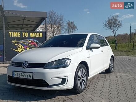 Белый Фольксваген e-Golf, объемом двигателя 0 л и пробегом 132 тыс. км за 8999 $, фото 1 на Automoto.ua