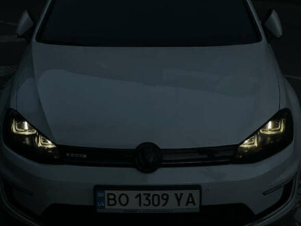 Белый Фольксваген e-Golf, объемом двигателя 0 л и пробегом 112 тыс. км за 9499 $, фото 1 на Automoto.ua