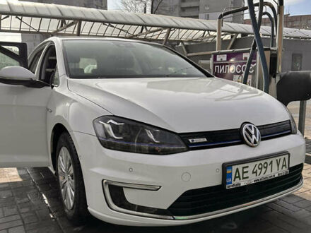Белый Фольксваген e-Golf, объемом двигателя 0 л и пробегом 120 тыс. км за 9300 $, фото 1 на Automoto.ua