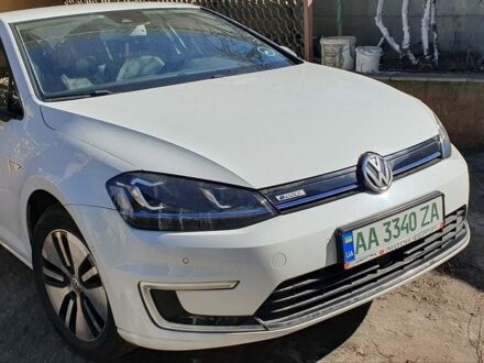 Белый Фольксваген e-Golf, объемом двигателя 0 л и пробегом 170 тыс. км за 10400 $, фото 1 на Automoto.ua