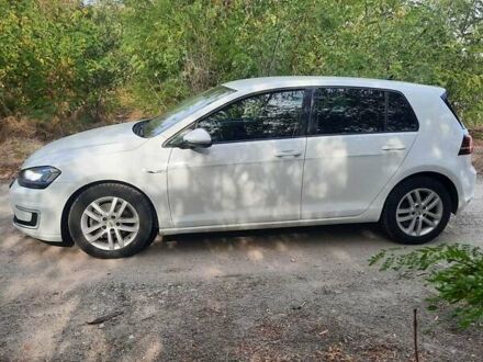 Белый Фольксваген e-Golf, объемом двигателя 0 л и пробегом 97 тыс. км за 9300 $, фото 1 на Automoto.ua
