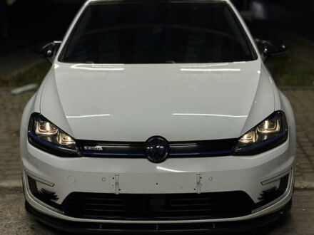 Белый Фольксваген e-Golf, объемом двигателя 0 л и пробегом 134 тыс. км за 8999 $, фото 1 на Automoto.ua