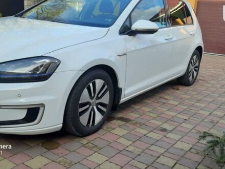 Белый Фольксваген e-Golf, объемом двигателя 0 л и пробегом 107 тыс. км за 9500 $, фото 1 на Automoto.ua