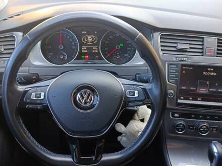 Белый Фольксваген e-Golf, объемом двигателя 0 л и пробегом 99 тыс. км за 8100 $, фото 1 на Automoto.ua