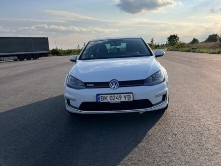 Белый Фольксваген e-Golf, объемом двигателя 0 л и пробегом 136 тыс. км за 8950 $, фото 1 на Automoto.ua