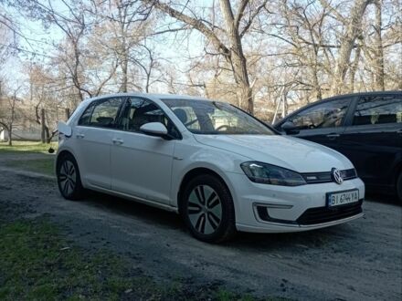 Белый Фольксваген e-Golf, объемом двигателя 0 л и пробегом 140 тыс. км за 8444 $, фото 1 на Automoto.ua