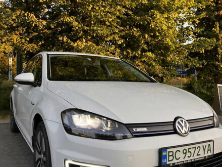 Белый Фольксваген e-Golf, объемом двигателя 0 л и пробегом 151 тыс. км за 8100 $, фото 1 на Automoto.ua