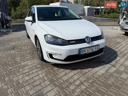 Белый Фольксваген e-Golf, объемом двигателя 0 л и пробегом 138 тыс. км за 9199 $, фото 1 на Automoto.ua