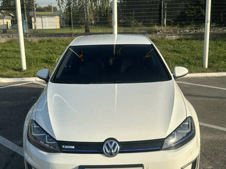Белый Фольксваген e-Golf, объемом двигателя 0 л и пробегом 156 тыс. км за 8800 $, фото 1 на Automoto.ua
