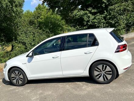 Белый Фольксваген e-Golf, объемом двигателя 0 л и пробегом 86 тыс. км за 10111 $, фото 1 на Automoto.ua