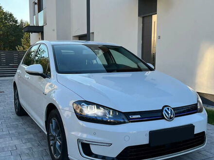 Фольксваген e-Golf 2014 в Житомире на Automoto.ua Белый Фольксваген e-Golf, объемом двигателя 0 л и пробегом 120 тыс. км за 12999 $, фото 1 на Automoto.ua