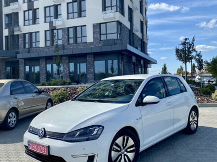 Фольксваген e-Golf 2015 в Кропивницком (Кировограде) на Automoto.ua Белый Фольксваген e-Golf, объемом двигателя 0 л и пробегом 125 тыс. км за 8800 $, фото 1 на Automoto.ua