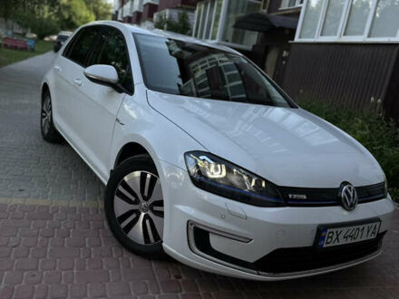 Белый Фольксваген e-Golf, объемом двигателя 0 л и пробегом 161 тыс. км за 10400 $, фото 1 на Automoto.ua