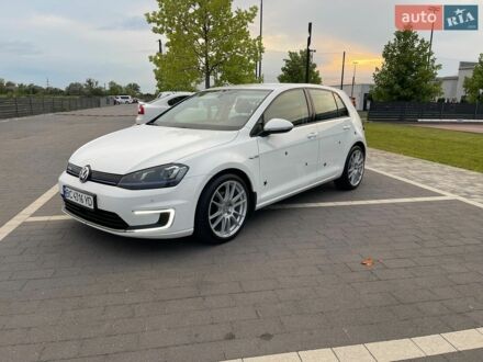 Белый Фольксваген e-Golf, объемом двигателя 0 л и пробегом 110 тыс. км за 7999 $, фото 1 на Automoto.ua