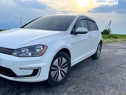 Белый Фольксваген e-Golf, объемом двигателя 0 л и пробегом 107 тыс. км за 10000 $, фото 1 на Automoto.ua