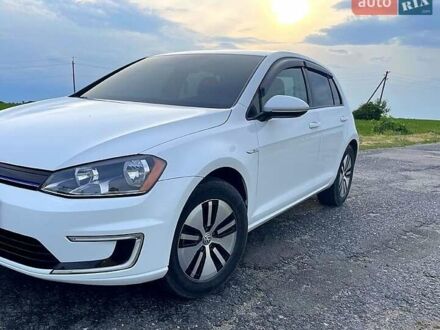Белый Фольксваген e-Golf, объемом двигателя 0 л и пробегом 107 тыс. км за 10000 $, фото 1 на Automoto.ua