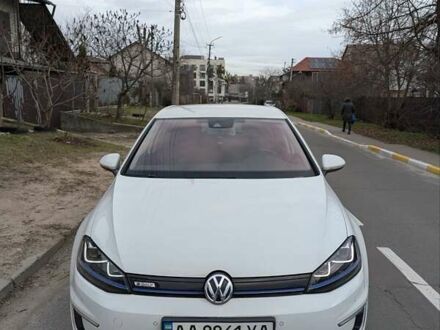 Белый Фольксваген e-Golf, объемом двигателя 0 л и пробегом 128 тыс. км за 9500 $, фото 1 на Automoto.ua