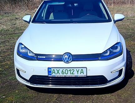 Белый Фольксваген e-Golf, объемом двигателя 100 л и пробегом 140 тыс. км за 7800 $, фото 1 на Automoto.ua