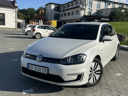 Белый Фольксваген e-Golf, объемом двигателя 0 л и пробегом 108 тыс. км за 9300 $, фото 1 на Automoto.ua