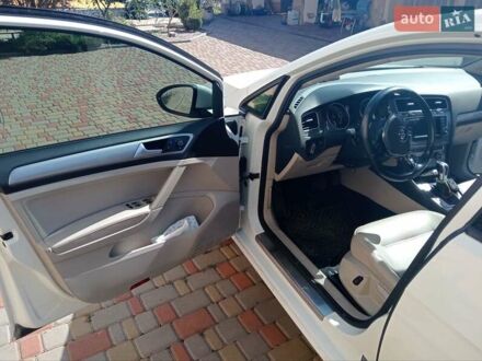 Белый Фольксваген e-Golf, объемом двигателя 0 л и пробегом 125 тыс. км за 8555 $, фото 1 на Automoto.ua