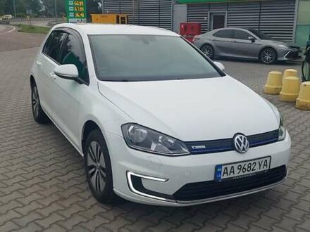 Белый Фольксваген e-Golf, объемом двигателя 0 л и пробегом 125 тыс. км за 9000 $, фото 1 на Automoto.ua