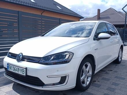 Белый Фольксваген e-Golf, объемом двигателя 0 л и пробегом 116 тыс. км за 8300 $, фото 1 на Automoto.ua