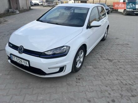 Фольксваген e-Golf 2015 в Калуше на Automoto.ua Белый Фольксваген e-Golf, объемом двигателя 0 л и пробегом 128 тыс. км за 9300 $, фото 1 на Automoto.ua