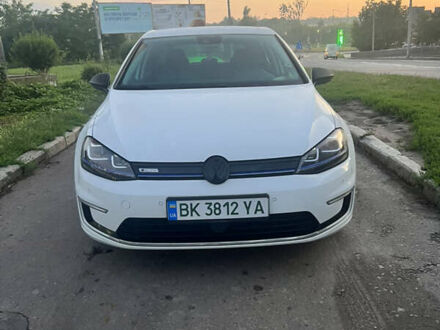 Белый Фольксваген e-Golf, объемом двигателя 0 л и пробегом 198 тыс. км за 8500 $, фото 1 на Automoto.ua