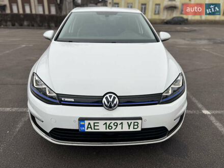 Фольксваген e-Golf 2015 у Кам'янське (Дніпродзержинськ) на Automoto.ua Білий Фольксваген e-Golf, об'ємом двигуна 0 л та пробігом 180 тис. км за 9350 $, фото 1 на Automoto.ua