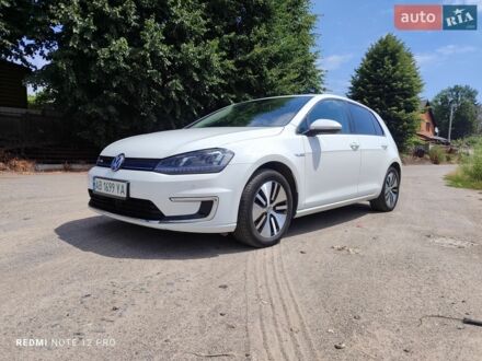 Белый Фольксваген e-Golf, объемом двигателя 0 л и пробегом 123 тыс. км за 9800 $, фото 1 на Automoto.ua