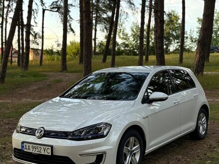 Білий Фольксваген e-Golf, об'ємом двигуна 100 л та пробігом 155 тис. км за 9800 $, фото 1 на Automoto.ua