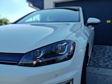 Білий Фольксваген e-Golf, об'ємом двигуна 0 л та пробігом 102 тис. км за 9499 $, фото 1 на Automoto.ua