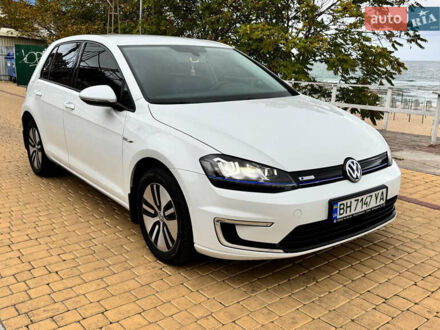 Белый Фольксваген e-Golf, объемом двигателя 0 л и пробегом 195 тыс. км за 8200 $, фото 1 на Automoto.ua