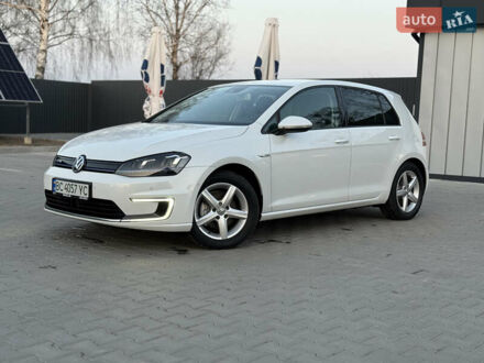 Белый Фольксваген e-Golf, объемом двигателя 0 л и пробегом 123 тыс. км за 9300 $, фото 1 на Automoto.ua