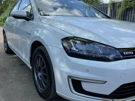 Белый Фольксваген e-Golf, объемом двигателя 0 л и пробегом 95 тыс. км за 10700 $, фото 1 на Automoto.ua