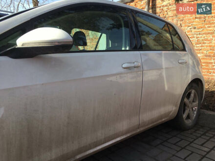 Белый Фольксваген e-Golf, объемом двигателя 0 л и пробегом 127 тыс. км за 3500 $, фото 1 на Automoto.ua