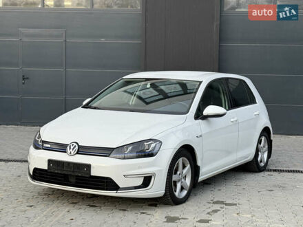 Белый Фольксваген e-Golf, объемом двигателя 0 л и пробегом 120 тыс. км за 8900 $, фото 1 на Automoto.ua