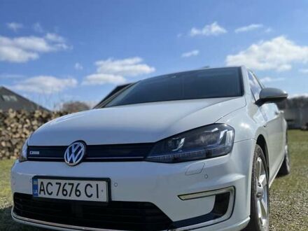 Белый Фольксваген e-Golf, объемом двигателя 0 л и пробегом 73 тыс. км за 13000 $, фото 1 на Automoto.ua