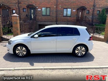 Белый Фольксваген e-Golf, объемом двигателя 0.15 л и пробегом 130 тыс. км за 9700 $, фото 1 на Automoto.ua