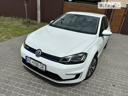 Белый Фольксваген e-Golf, объемом двигателя 0 л и пробегом 75 тыс. км за 11600 $, фото 1 на Automoto.ua